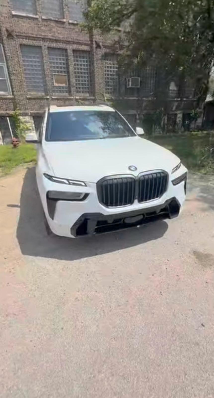 BMW X7m60i